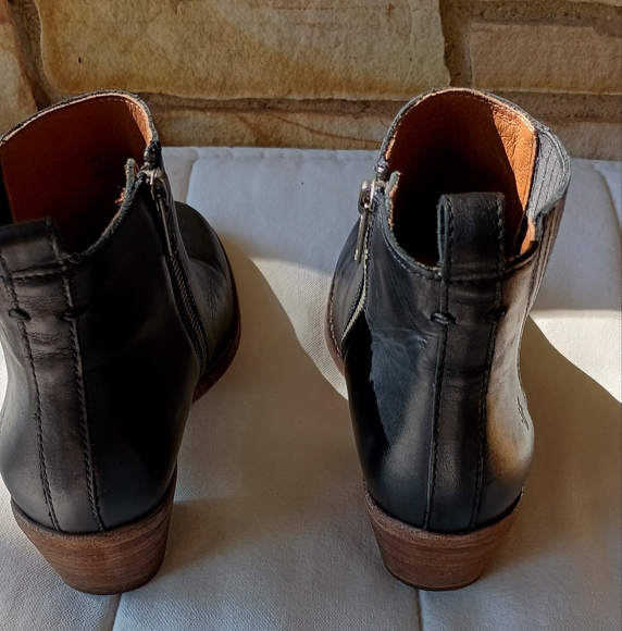 Frye Black Leather Ankle Boots_6.5 - Picture 4 of 11